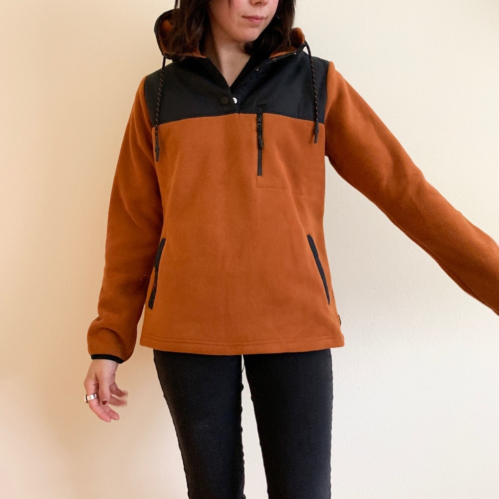 Dakine Pullover NWT